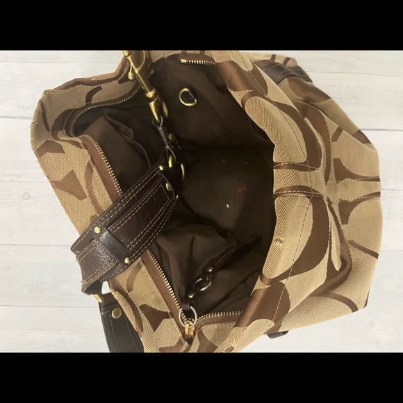 Beautiful Coach Hobo Purse - Picture 4 of 16